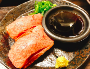 大阪心斎橋の焼肉ニングの厚切りネギ包みタン あぶりユッケ丼 価格と評判は ちょっ気に Com